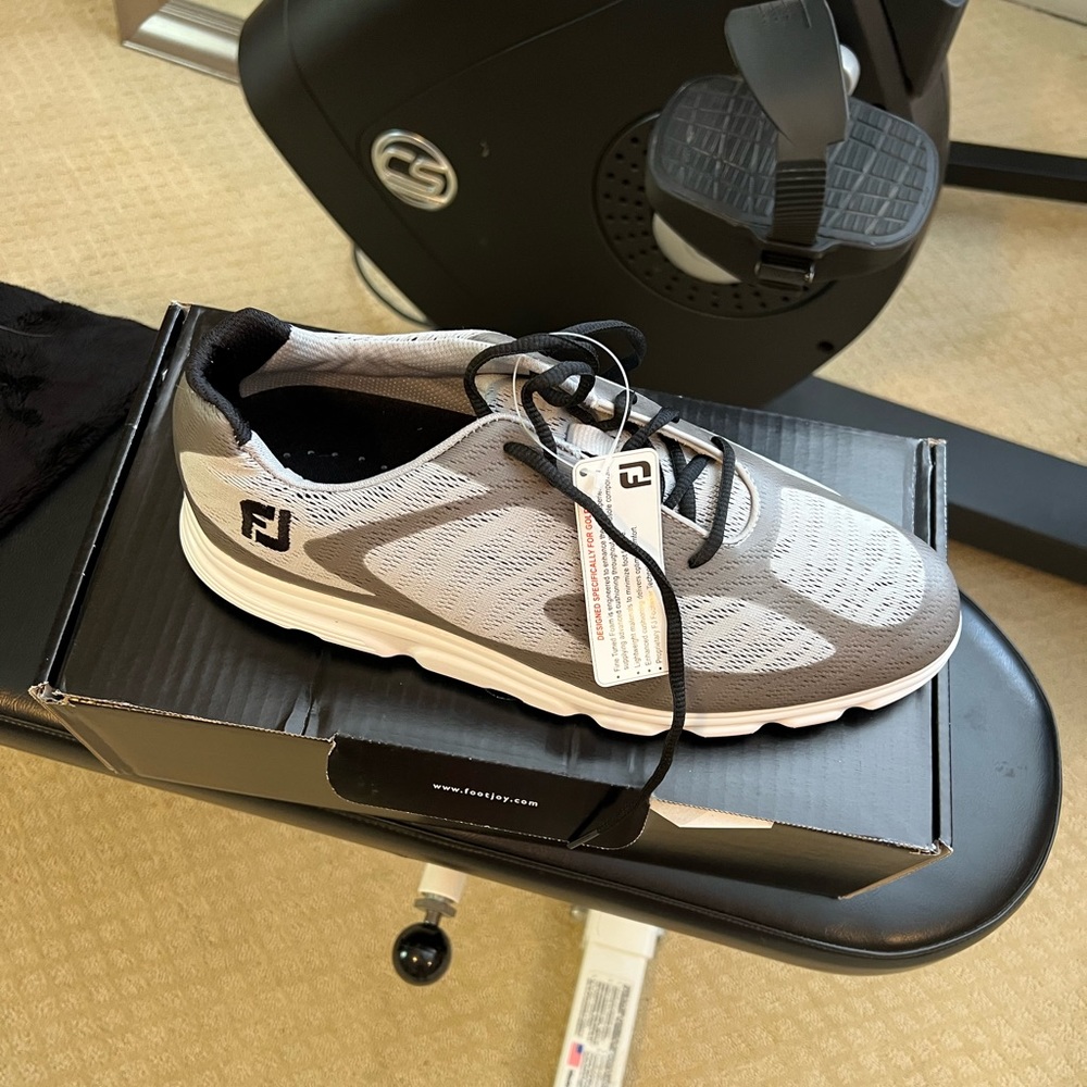 Footjoy NWT mens golf shoes size 10